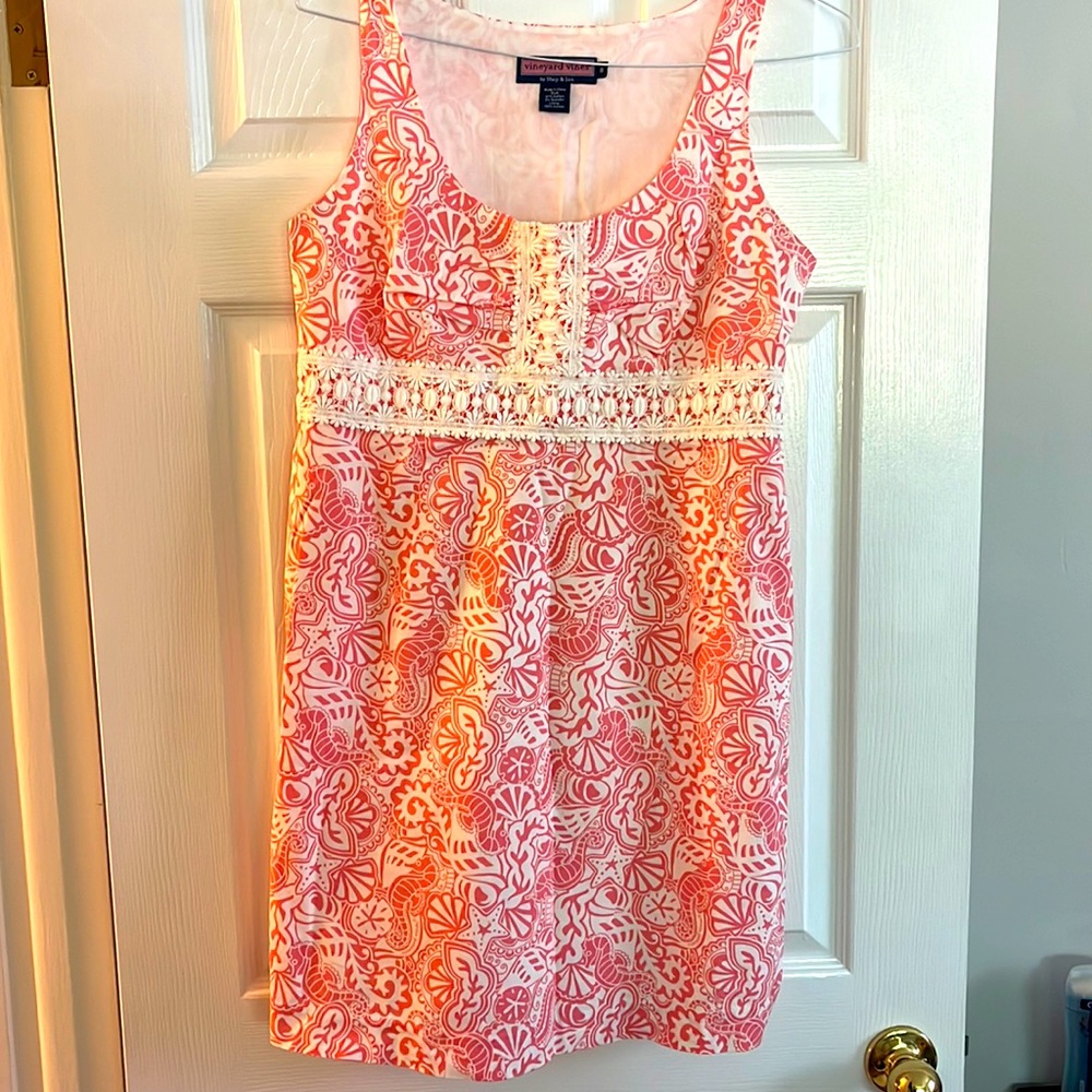 Vineyard vines coral and white floral dress. Size 8
